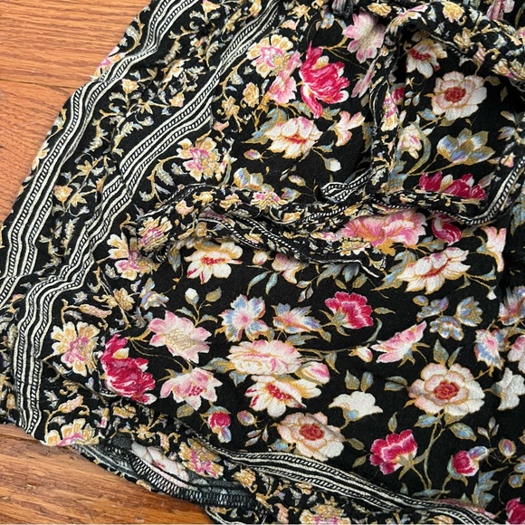 American Eagle Outfitters Floral Shorts - Size XS - Picture 2 of 3